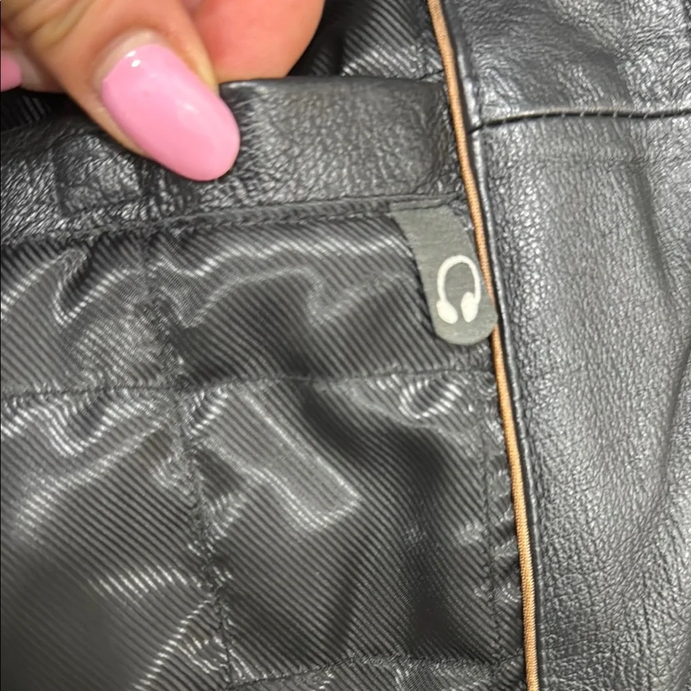 Black Leather Jacket with Oversized Fit and Wide Collar - Picture 5 of 6